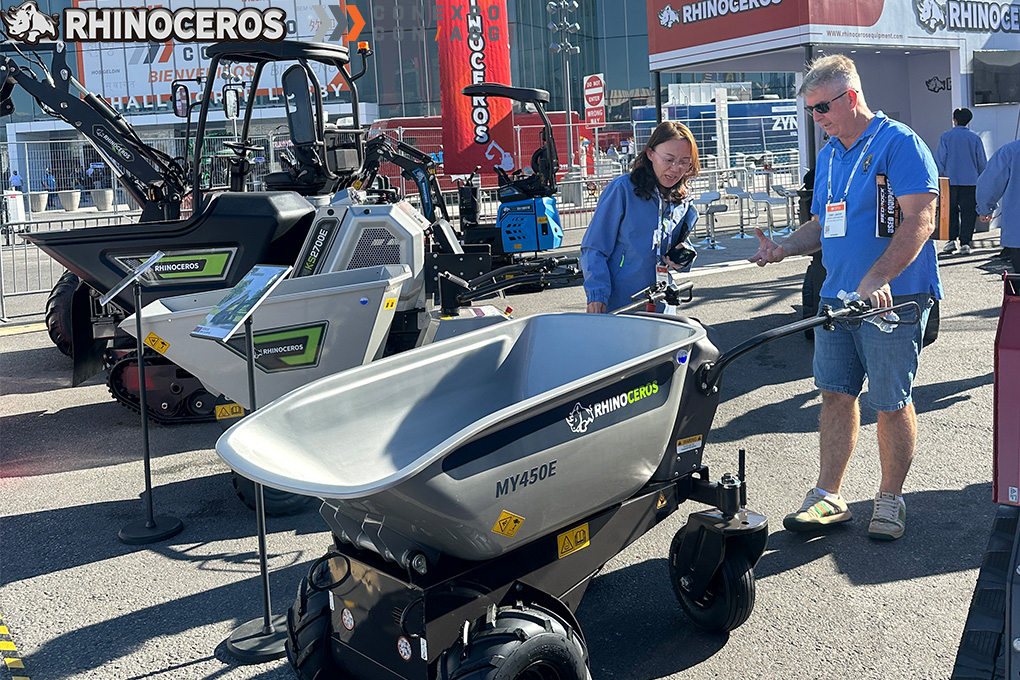 Das Rhinoceros-Team und seine Maschinen unterstreichen die globale Expansion auf der CONEXPO CON AGG 2026