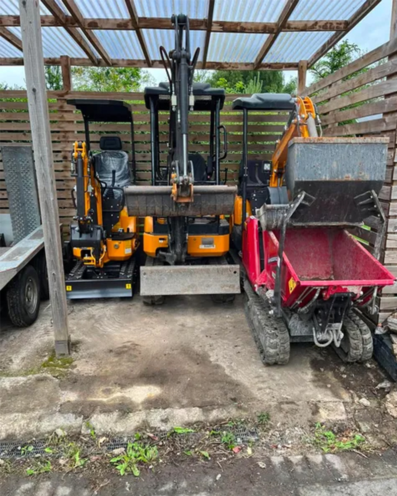 1780388041741525.jpg rhinoceros-mini-excavator.jpg