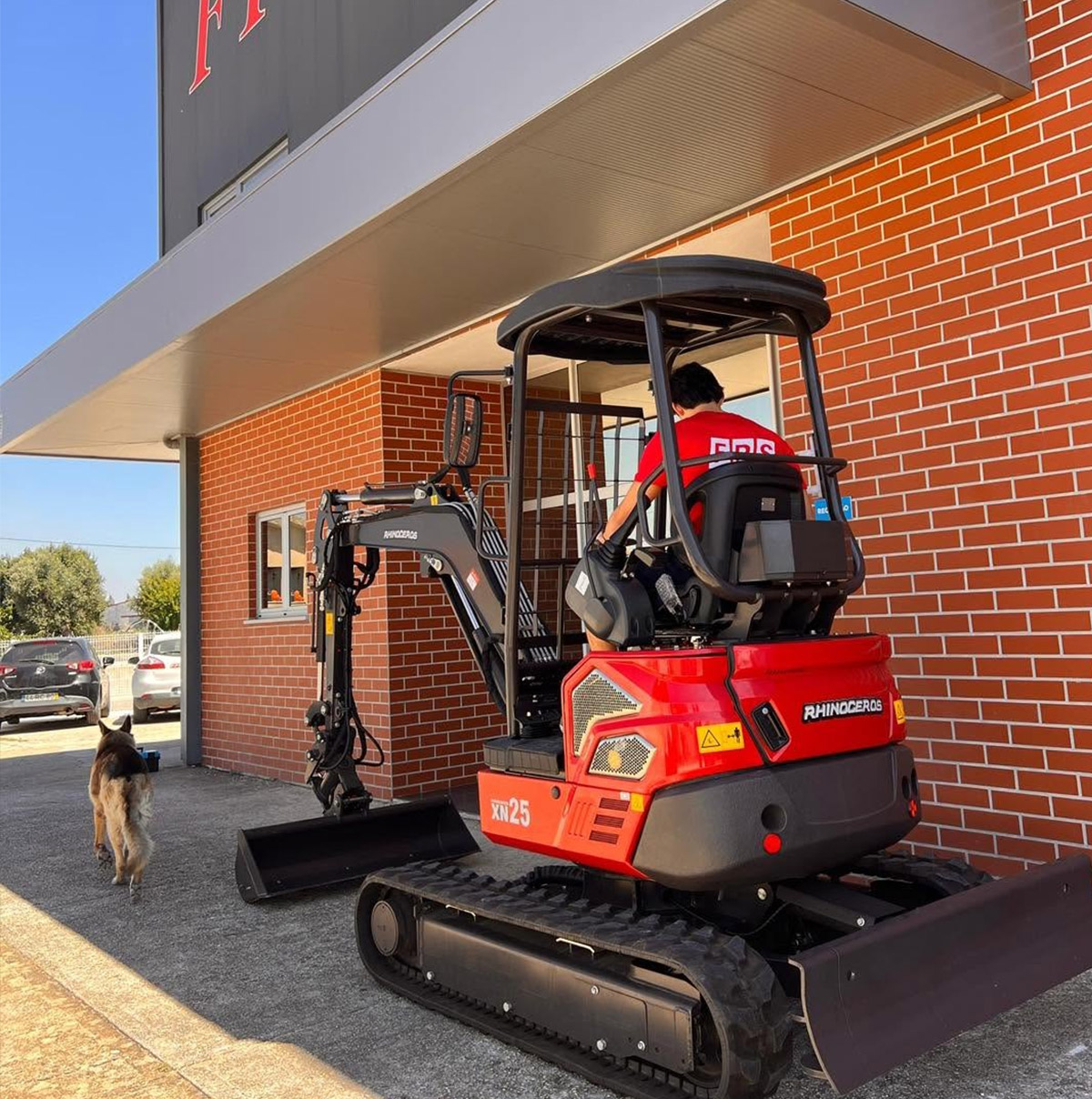 rhinoceros xn25c Bagger in Portugal.jpg